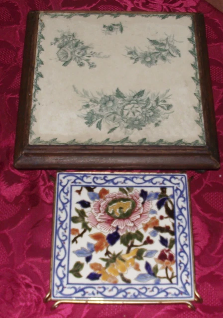 2 DESSOUS DE PLAT FAIENCE DE GIEN ENCADREMENT BOIS ET Mle PIVOINE