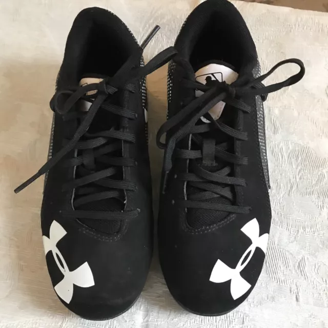 Boys Under Armour Size 2Y T- Ball Baseball Cleats, Black / White