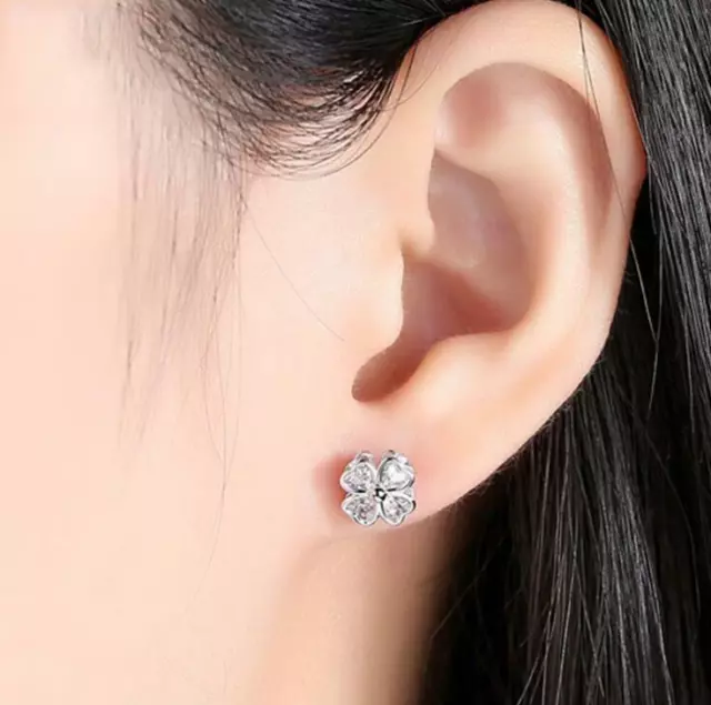 Petite boucle d'oreille cloue cubique en zircone fleur trèfle chanceux argent SP pavé 3