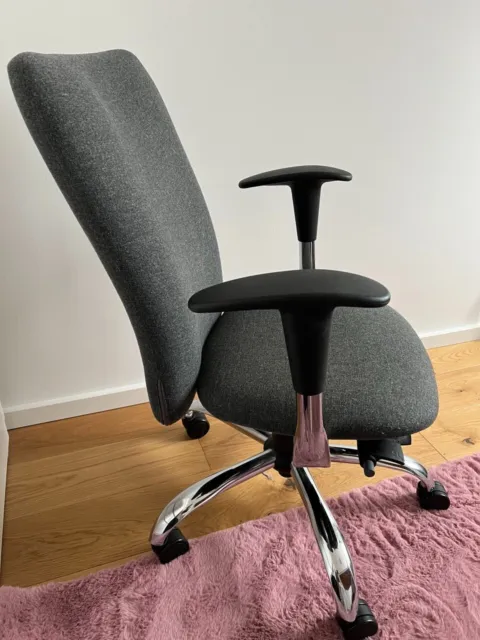 Comfortable and adjustable home office chair, gray colour
