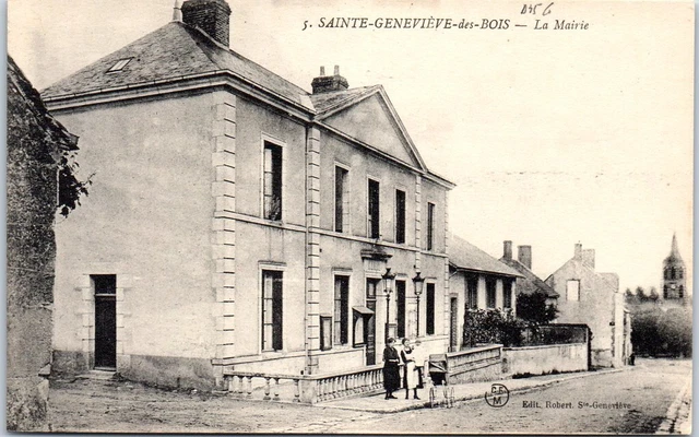 45 SAINT GENEVIEVE DES BOIS - Town Hall Overview