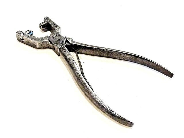 ANCIENNE PRESSE À ŒILLET OU RIVET N°12 DAUDE PARIS DE OLF EYE