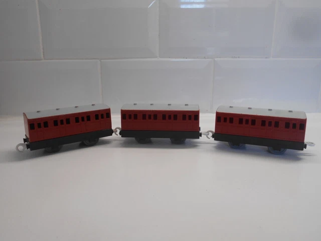 TOMY TRACKMASTER THOMAS the tank engine olivers coaches x 3 £10.00 ...
