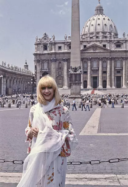 Italian TV presenter, actress, singer Raffaella Carra 1981 OLD PHOTO 5