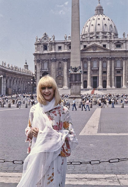 Italian TV presenter, actress, singer Raffaella Carra 1981 OLD PHOTO 5