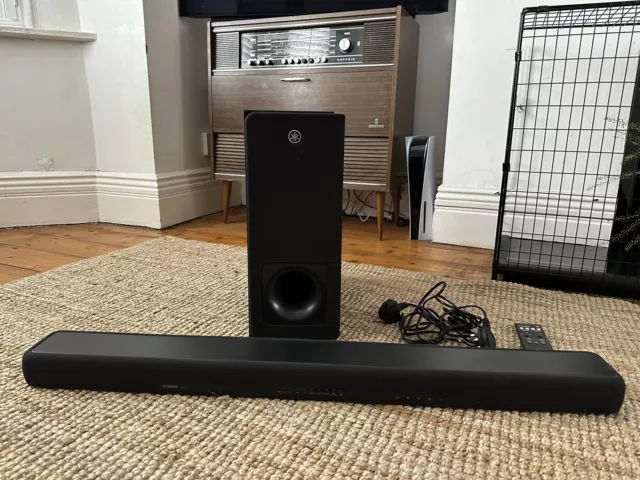Yamaha Yas 207 Cinema Surround Sound Bar And Sub Woofer In Excellent Condition