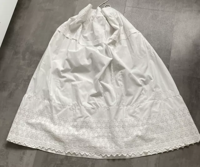 Jupon ancien en coton blanc - Volant de 24 cm en broderie Anglaise