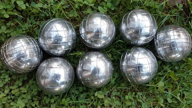 OBUT  made in France  8 boules  de pétanque  VINTAGE