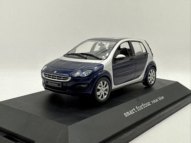 Smartware Smart fortwo Cabriolet + Bay Gray en rouge au 1:43 en boîte