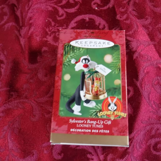 Hallmark Keepsake Christmas Ornament Sylvesters Bang Up Gift Looney Tunes 2000