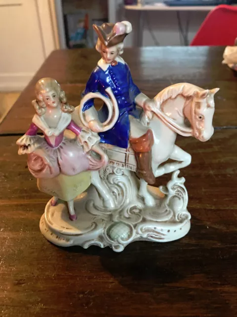 Figurine en porcelaine allemande couple cavalier très bon état signé