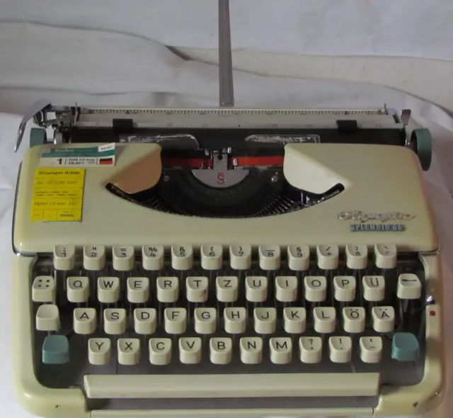 Mechanische Schreibmaschine Olympia Splendid 66 mit Anleitung + neues Farbband