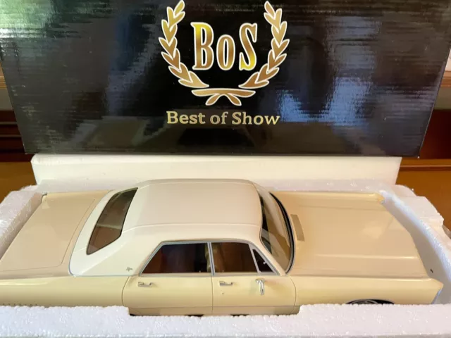 BOS 1/18 Diecast 1971 Chrysler Imperial LeBaron 4-door Hardtop Model Car