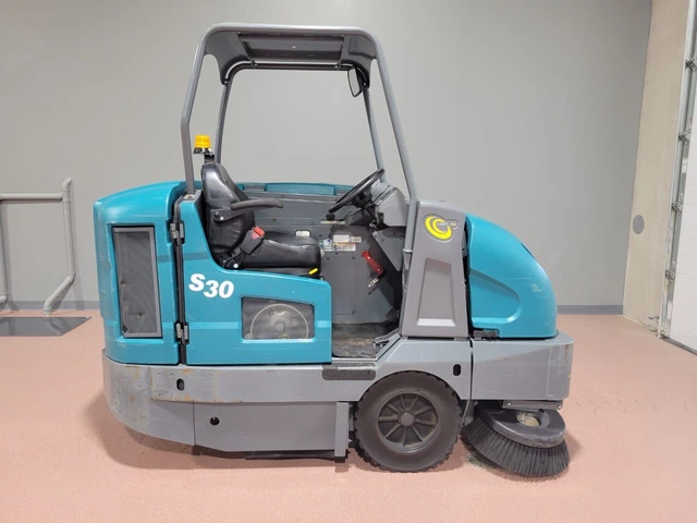2015 Tennant S30 Lpg, Ride-On Sweeper, Floor Cleaner, Indoor, Cushion Tires