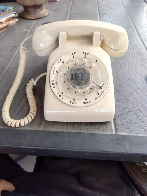 Vintage Bell System Illinois Bell 500 DM Beige Rotary Phone Untested