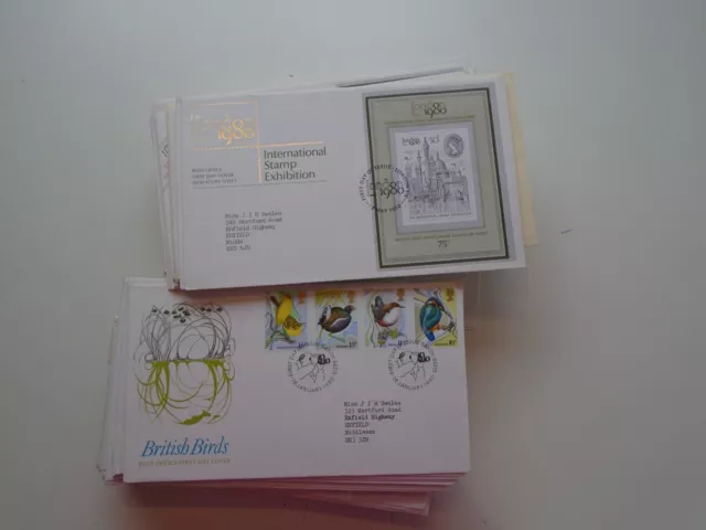 Great Britain: Circa 140 x 1980s commemorative first day covers. See pics below.