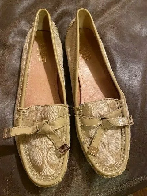 Coach Signature Canvas Frida Loafers Bow Tie Cream Patent Leather 8.5B Q672