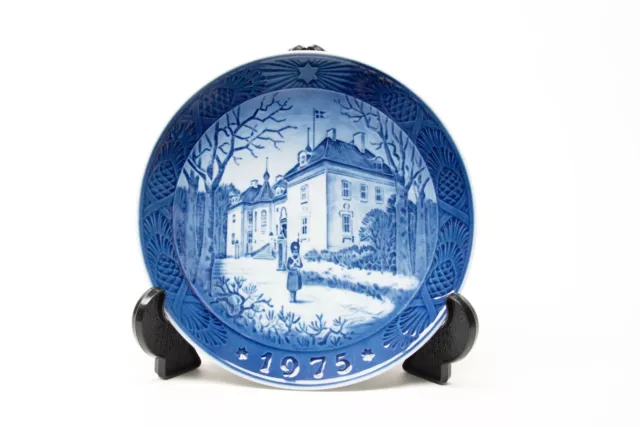 Royal Copenhagen Christmas Plate 1975 Marselisborg Slot