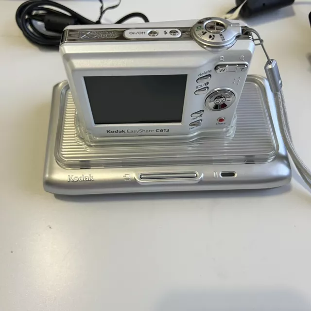 Kodak EasyShare C613 WHITE 6.2MP 3x Zoom Digital Camera TESTED & WORKS Dock Kit
