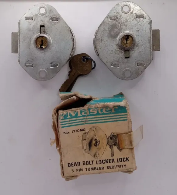 2 Master Lock Locker Lock Keyed Dead Bolt No 1710. 5 Pin USA Made Vintage NOS