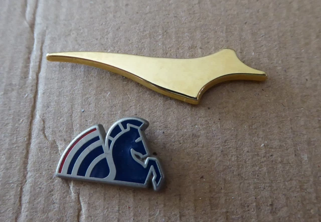 Broche Pin Insigne Compagnie Aérienne AIR LIBERTÉ France - Ailes Crew - Dorée - Occasion