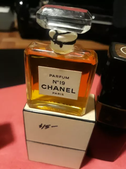 Chanel no 19 extrait 14 ml. Rare original 1970s edition. Sealed – My old  perfume