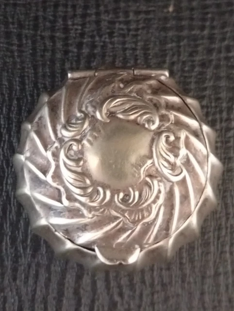 Boîte à Pilules Ancienne En Laiton Gravé - Artisanale Inde Début 1900, Pièce De Collection Rare