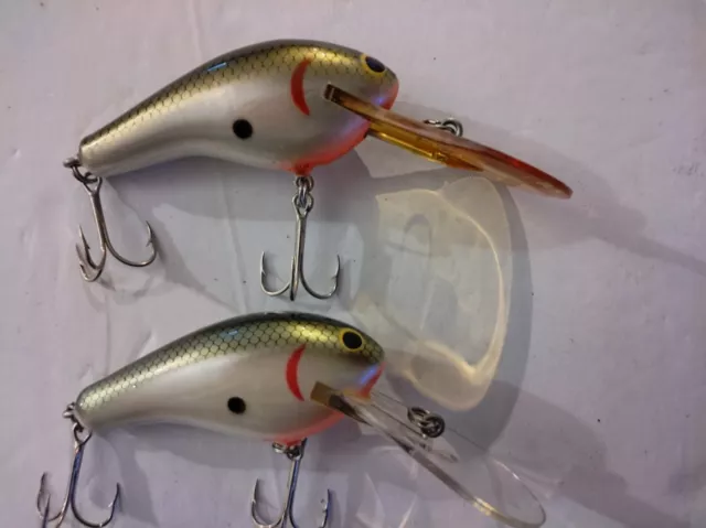 lot of two vintage bagley diving killer bee II with different colored dvg lips