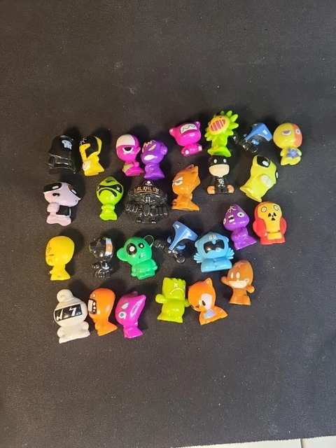 Series 1 Gogos Crazy Bones lot Of 27
