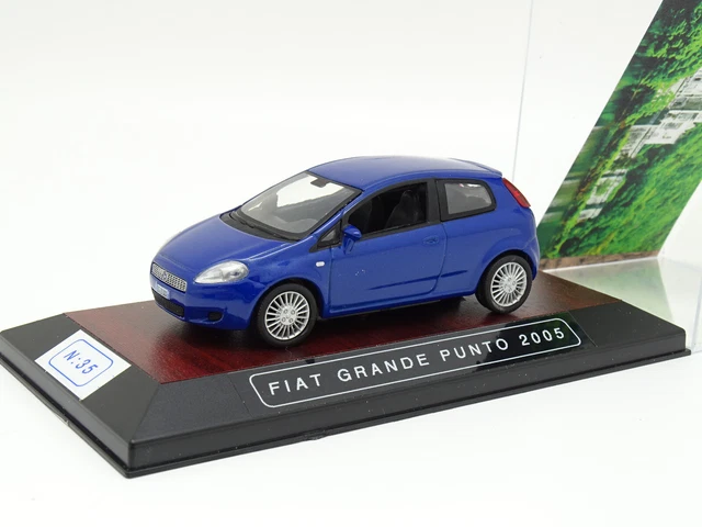 Norev Fiat Story 1/43 – Fiat Grande Punto 2005 Bleue, Avec Vitrine