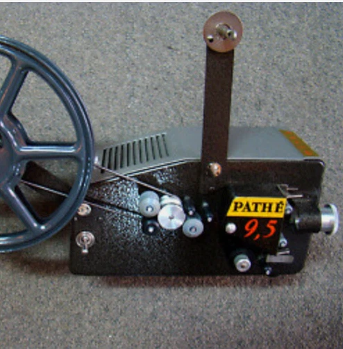 Ancien projecteur films 35mm cinéma vers 1900. occasion, à Loches Ancien projecteur films 35mm cinéma vers 1900. occasion, à Loches