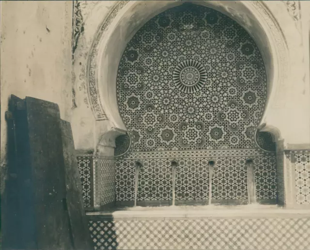 Maroc, Fez, Fontaine du Sirf, 1917 Vintage silver print. Morocco.  Tirage arge