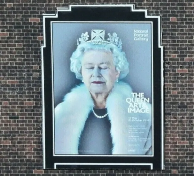 Oo Gauge Hm The Queen Billboard Poster Kit Eyes Closed Portrait National Gallery