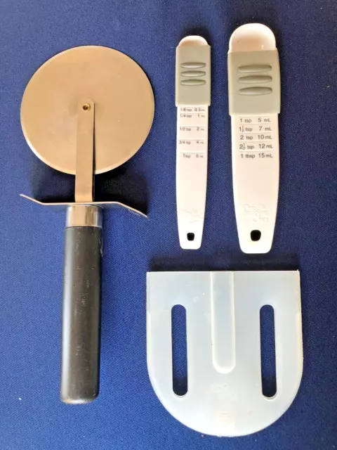 Pampered Chef Adjustable Measuring Spoon Sliding White 1/8-1/2