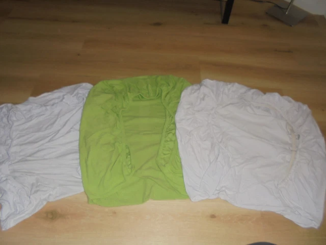 Bettlaken für Babybett Matraze in weiß + 2 Gratis Bezüge in weiß & grün