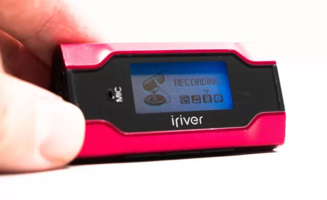 iRiver T30 Rouge (1 Go) Lecteur multimédia numérique