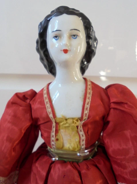 POUPÉE ANCIENNE PORCELAINE et tissus EUR 20,00 - FR