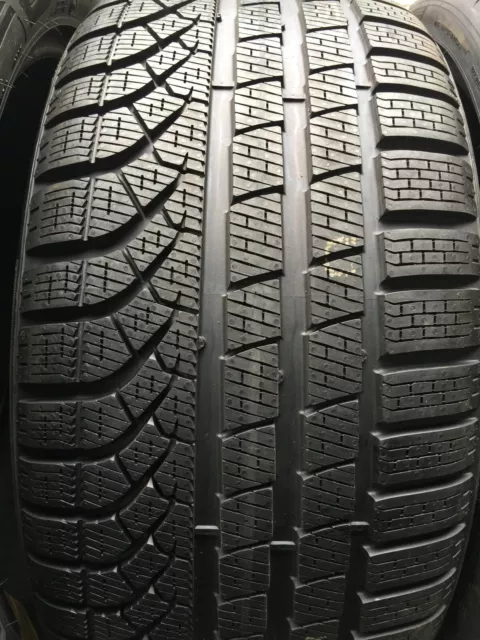 1x Winterreifen PIRELLI PZERO WINTER  255/35 R19 96W MO1 (D/B/71) DOT21