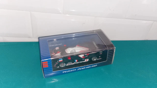 PEUGEOT 908, PEUGEOT Sport Total, No.8, 3rd Le Mans 2011 SPARK MODELS 1