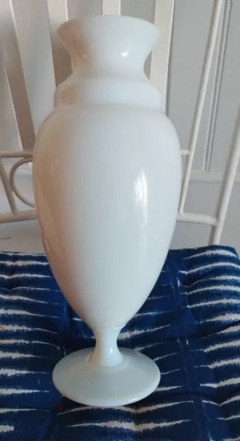 Jolie Grand vase en opaline blanche