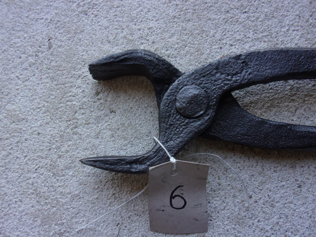 Pince de forge, Pince plate, petite, env. 30 cm - en acier forgé main - Tenaille de forgeron