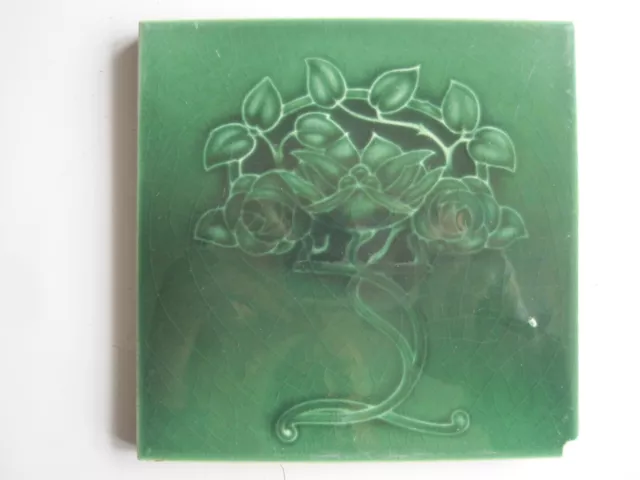 ANTIQUE 6" MOULDED MAJOLICA ART NOUVEAU TILE - No.424 H.& R. JOHNSON C1930