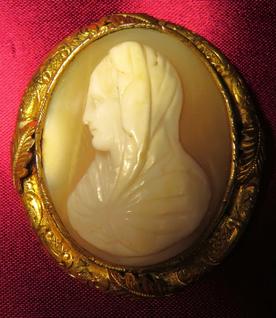 Broche Ancienne Portrait Jeune Femme - Peinture Sous Verre - Vintage