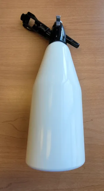Pre-ownrd iSi Seltzer Water Bottle Austria 1000 ml White