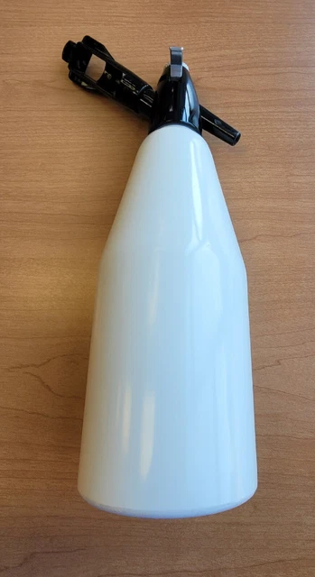 Pre-ownrd iSi Seltzer Water Bottle Austria 1000 ml White