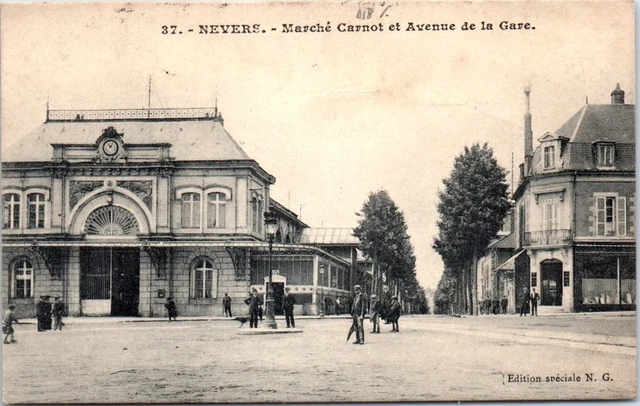 58 NEVERS - marche carnot et l'avenue de la gare
