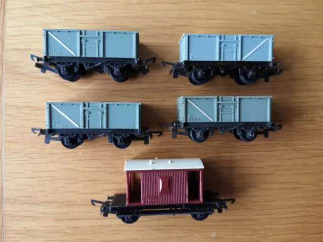 Triang T70 Mineral Wagon x 4 & Brake Van, TT Gauge