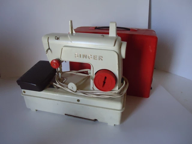 Machine à Coudre Jouet Singer Vintage En Plastique - Occasion - Pour Enfant