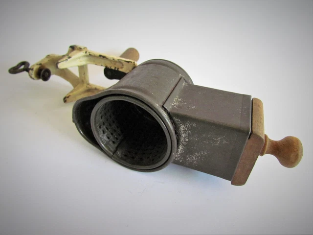 Vintage Nut Mill KARA