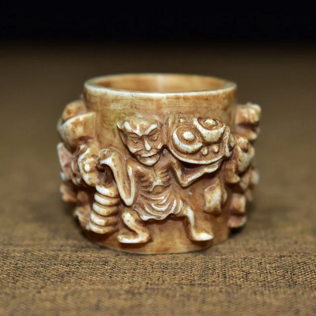 vintage carved horn statue Old Beijing deer Five ghosts sculpture ring rare art 2